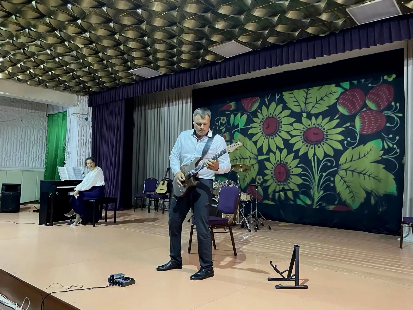 🎹🎸 Битва, которая объединяет: Херсонский областной театр представил концерт-баттл «Му...