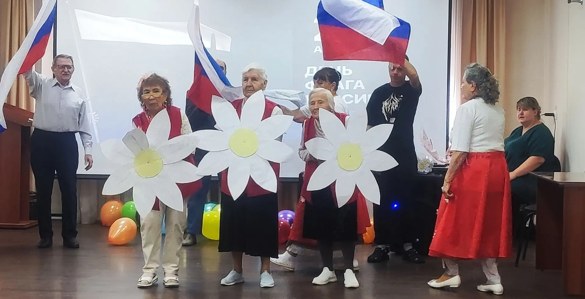 Теплая встреча поколений: наши дошколята в гостях у старшего поколения!🥳🥳🥳