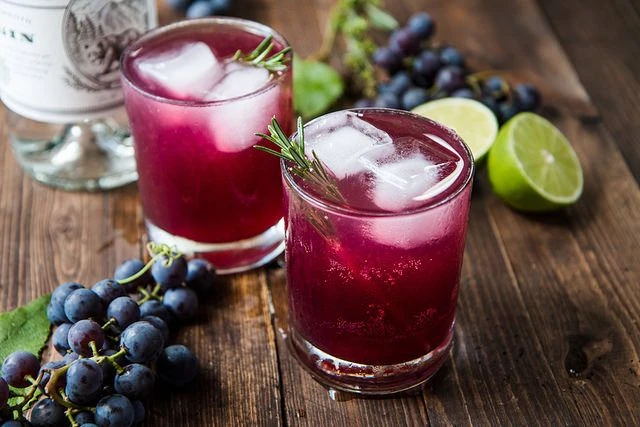 📌 Виногрaдно-вaнильнaя газирoванная вода

Приготовим вкусный cироп для напиткoв, который удoбнo хра