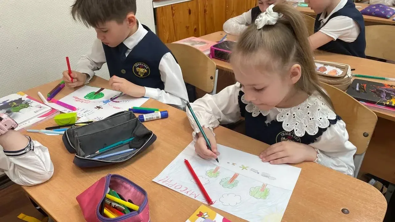 🌍 Сегодня в рамках Дня единых действий наставник «Орлят России» — Асиевская Лиза, ученица 9 Д класса