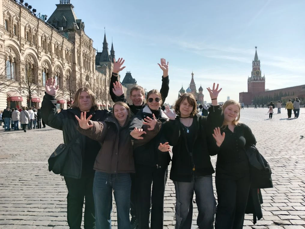 "Совместить полезное с приятным! "- под таким девизом команда 9-10 классов нашей школы отправилась в