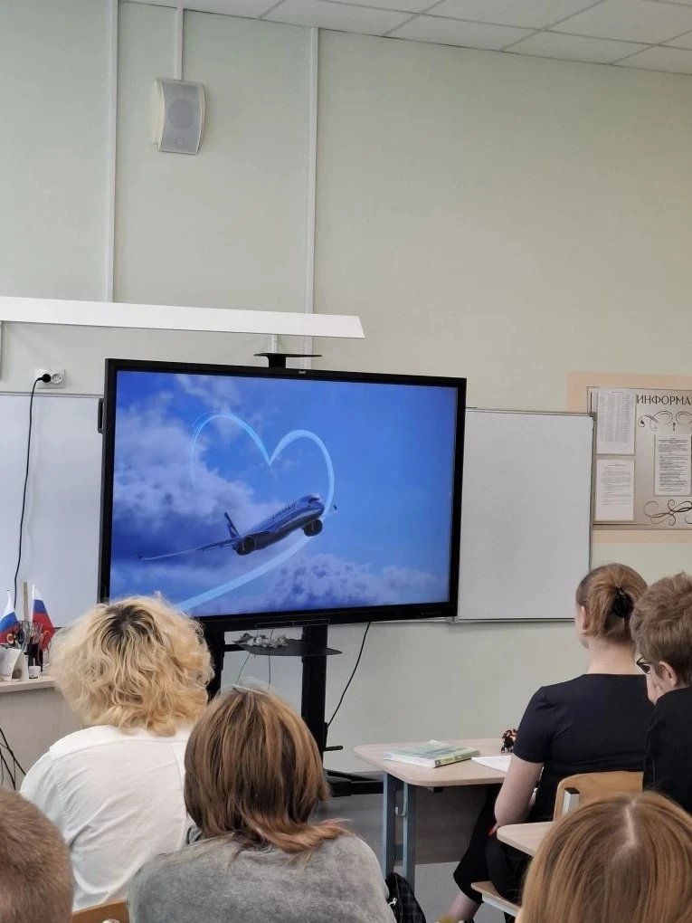 📖 «У МЕНЯ РАСТУТ ГОДА, БУДЕТ И СЕМНАДЦАТЬ. ГДЕ РАБОТАТЬ МНЕ ТОГДА, ЧЕМ ЗАНИМАТЬСЯ?»    Эти строки, н