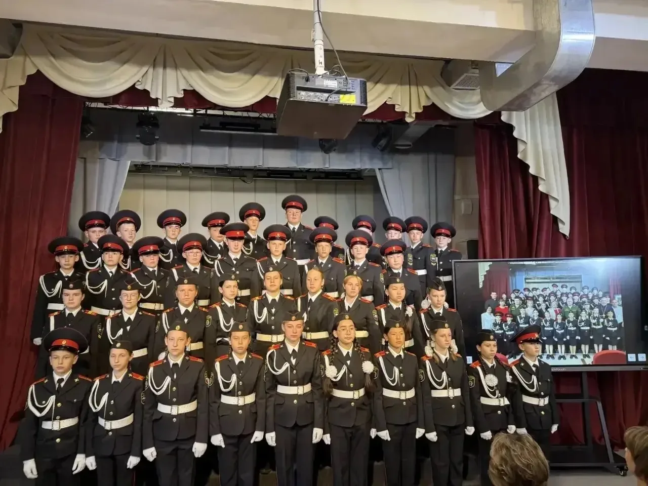Уважаемые родители выпускников 4 класса
в МКОУ "Уриковская школа" продолжается набор в кадетский кла