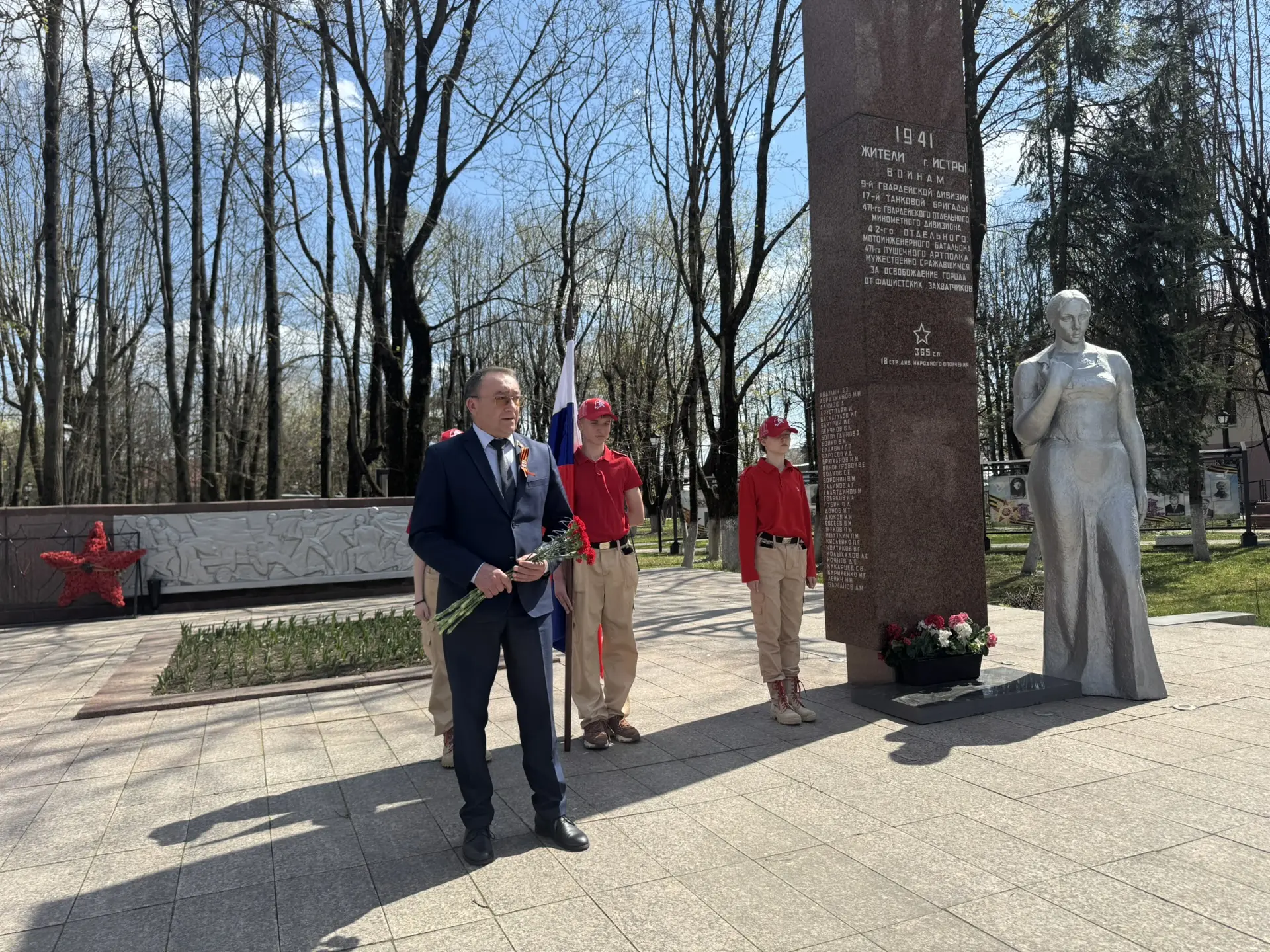 Сегодня мы провели Вахту памяти, чтобы почтить тех, кто отдал свою жизнь за нашу свободу и мирное не