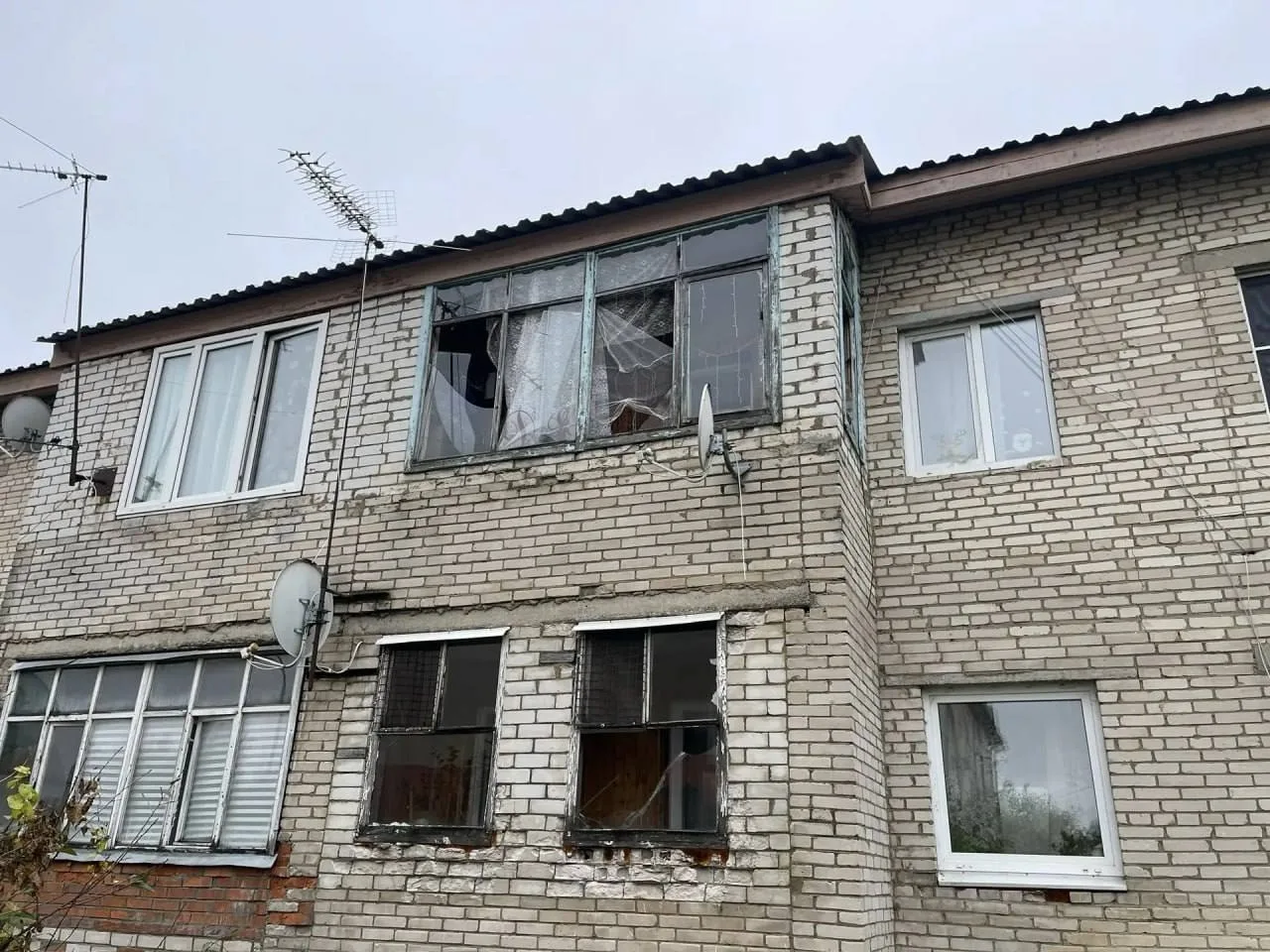 ⚠ Окна выбиты, повреждены магазин и машина: последствия атаки БПЛА в Солнечногорском ок...