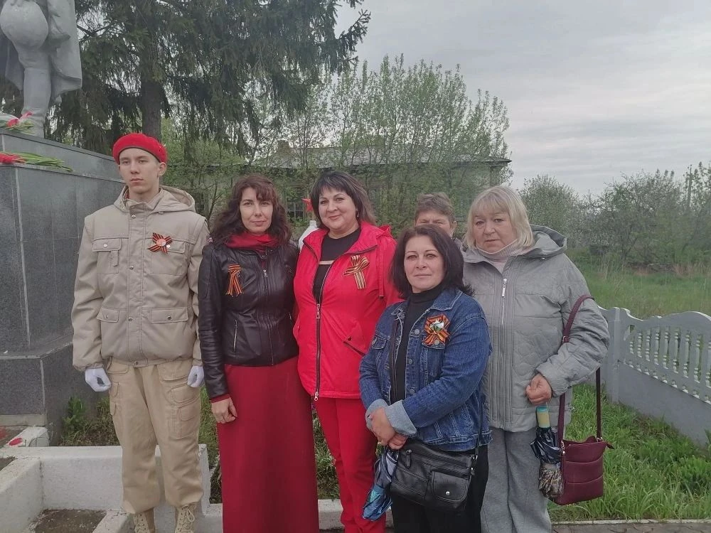 🎗🌷9 мая, в День Победы, сотрудники Железногорского межрайонного комплексного центра с...