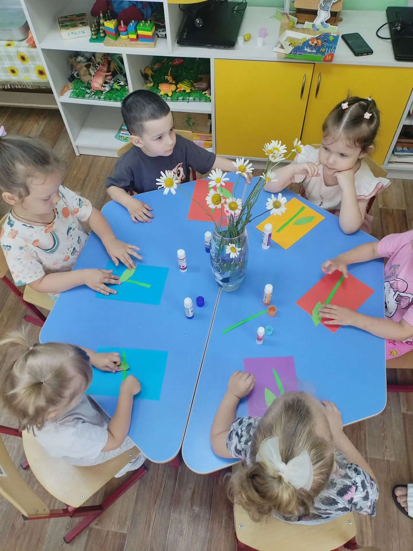 🌼 День ромашки — праздник нежности и тепла! ☀️

В младшей группе «Весёлые ребята» 👧🧑 прошло темат