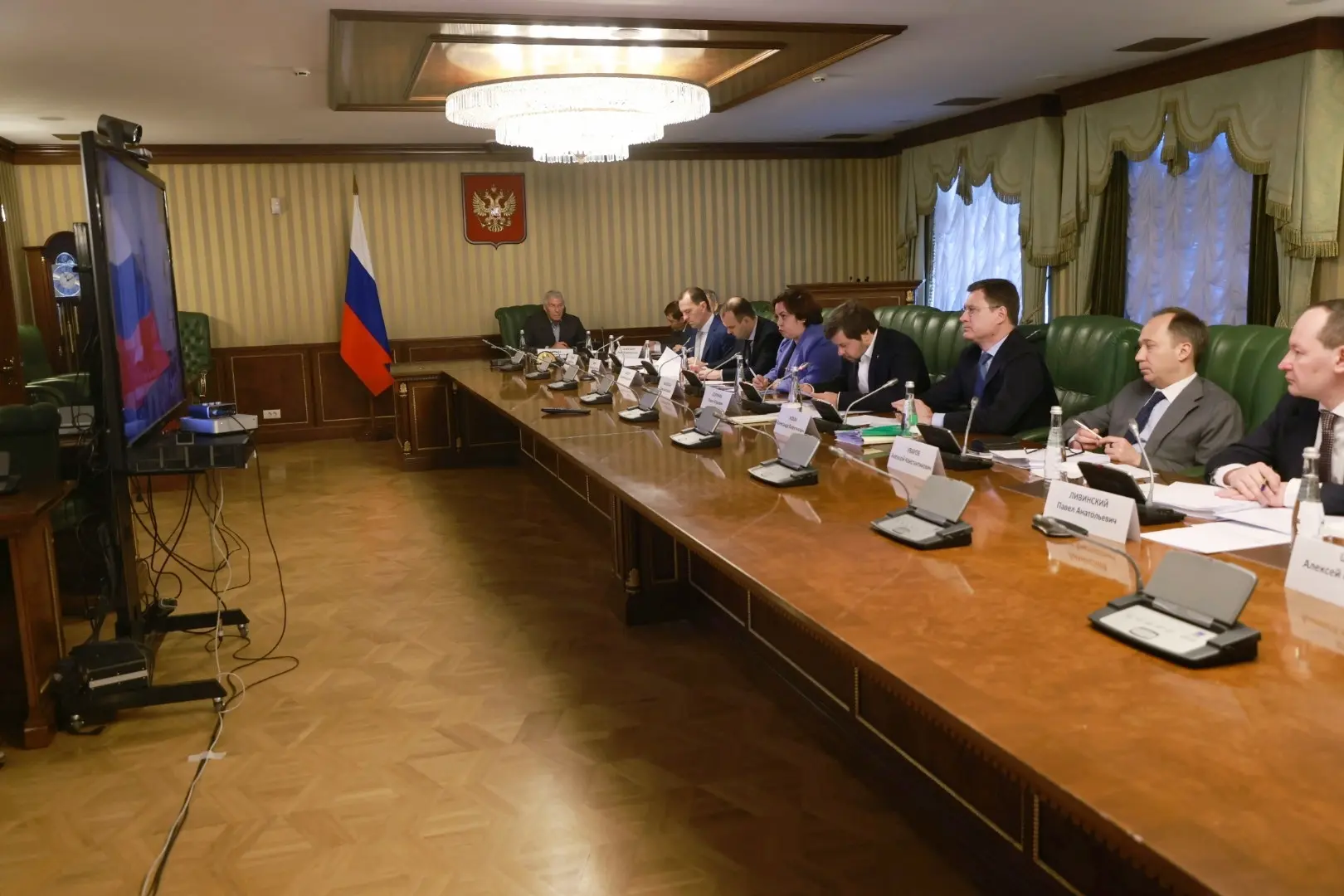 Александр Новак провел совещание по ситуации на рынке топлива  В рамках совещания были рассмотрены т