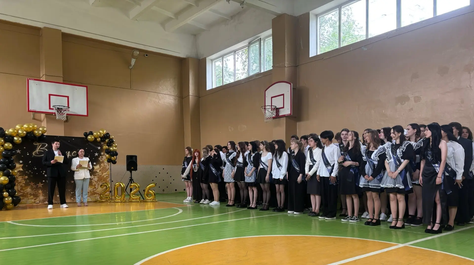 Сегодня в нашей школе состоялся трогательный и важный праздник — Последний звонок для в...