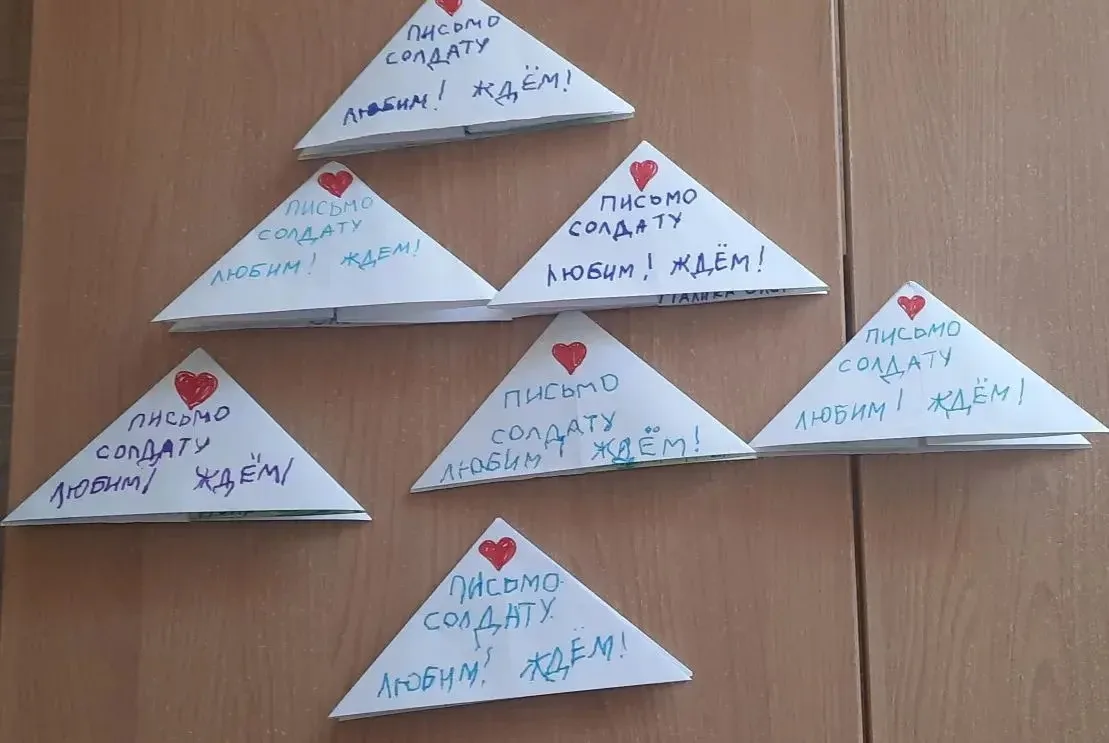 #АкцияПосылкаСолдату
Родители, педагоги и дети групп  "Полянка" и " Семицветик" стали участниками ак