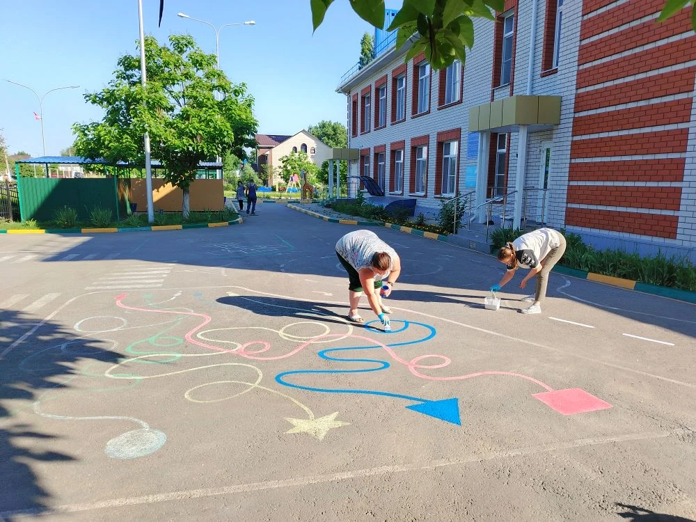 С 6 утра наш детский сад уже не спит! 🐝 Пока односельчане досматривают сладкие сны, наши сотрудники