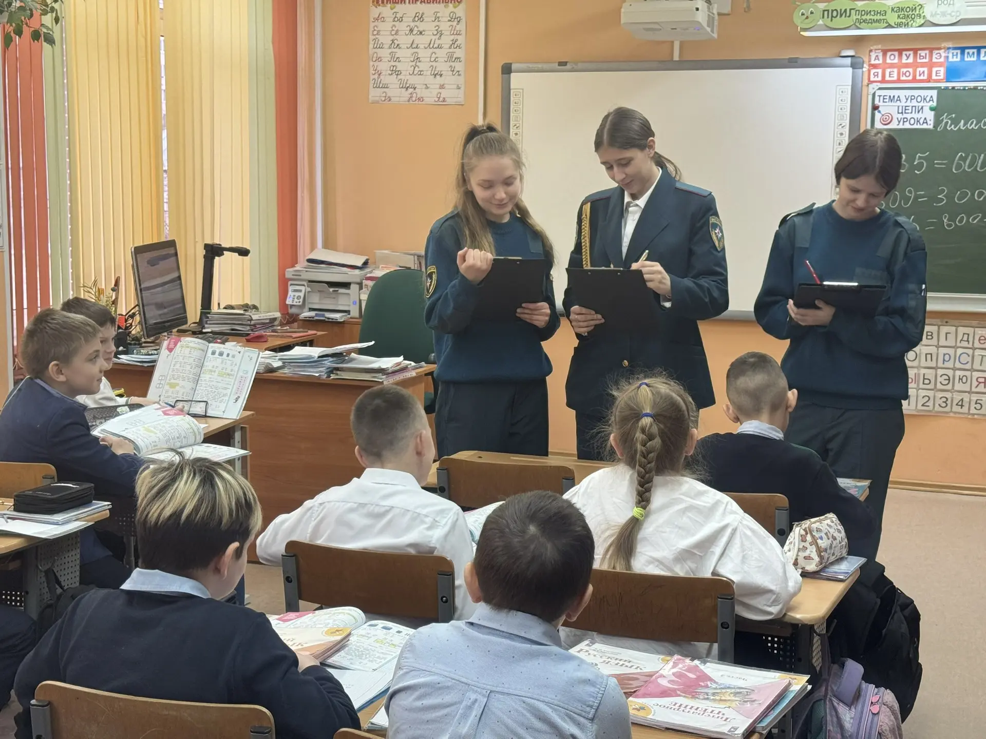 📚УЧЕБНИК-ВТОРОЙ ДРУГ📚  📌16 марта в нашей школе была проведена акция «Учебник-второй друг» учащимися 