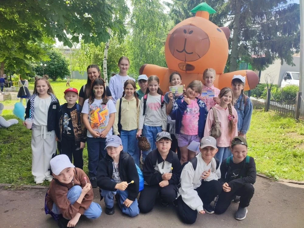 🍭 Первый день в летнем пришкольном лагере прошёл под девизом- праздник детства! 🎉