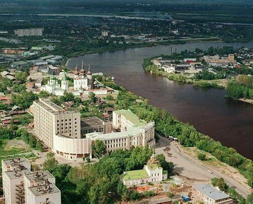 Тюмень, 1994 г.

Вид с высоты на Затюменку

Фото А. Щукина.

🔗 Подписаться на @overheartyumen