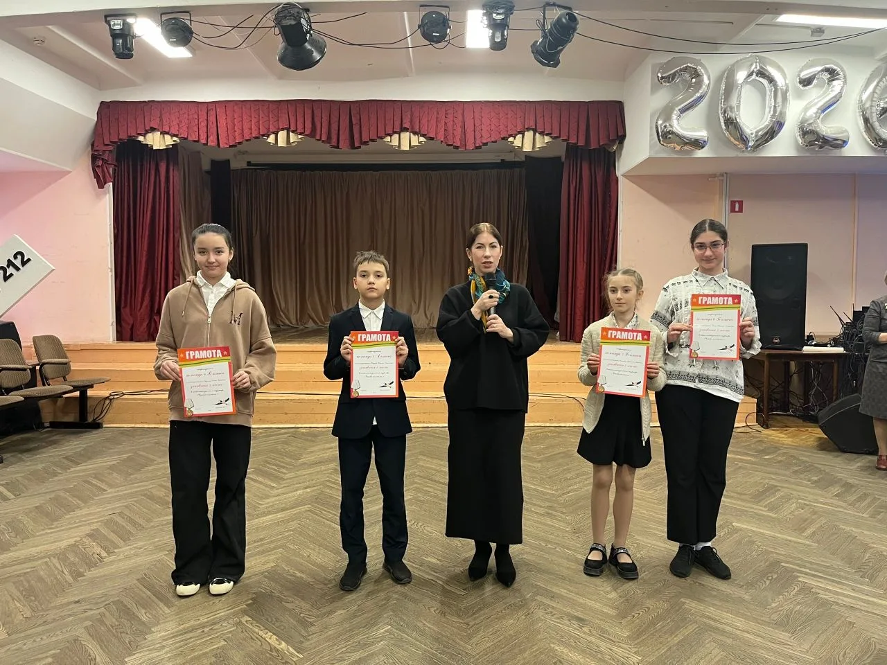 /ЛИНЕЙКА НАГРАЖДЕНИЯ/  Наша школа вновь наполнилась гордостью и радостью благодаря талантливым учени