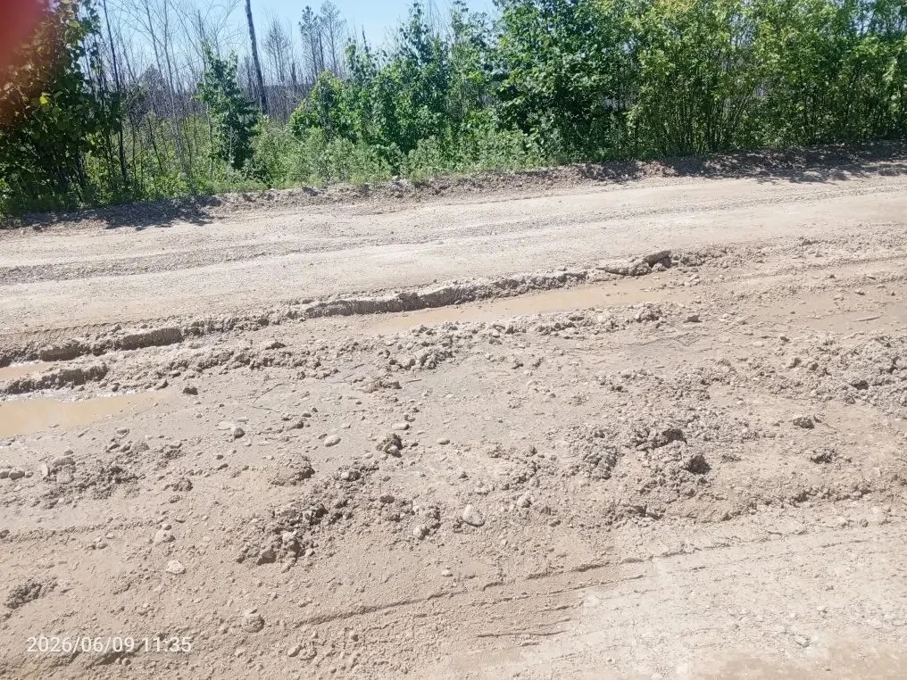 Грейдер прошёл, а вопросы остались 🚧😐

📍 Жители жалуются на состояние трассы Свободный — Буссе. П