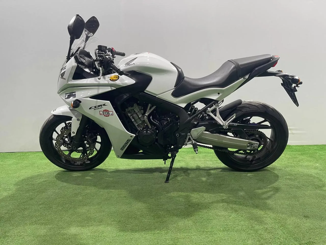 HONDA CBR650F в наличии во Владивостоке  Характеристики:  - 2015 год - объем 650 см3 - Аукцион AUCNE
