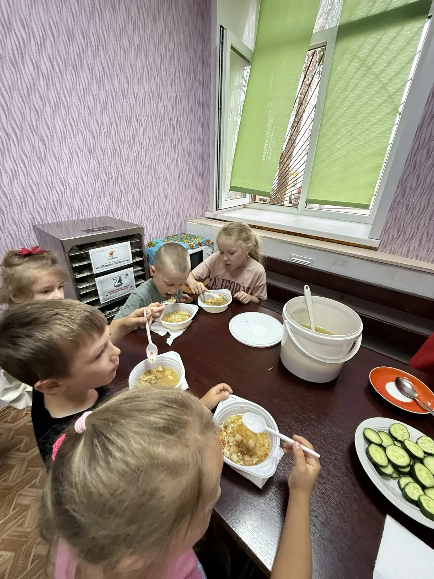 22.06.2026 воспитанники группы "Сказка" совершили увлекательную экскурсию в штаб волонтеров Специаль