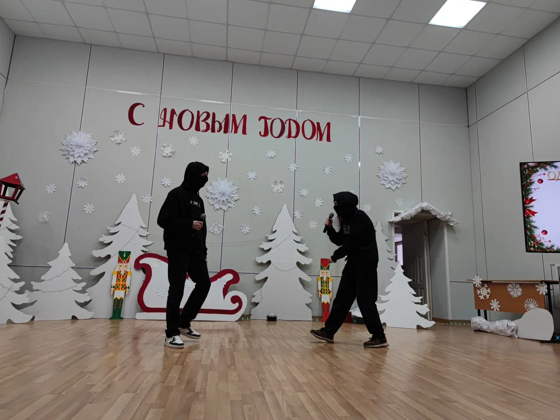 Новогодний концерт!🎄  😎 26 декабря наши студенты устроили крутой новогодний концерт для преподавател