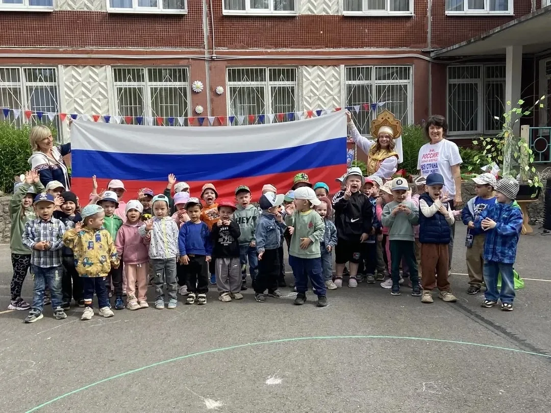С ДНЕМ РОССИИ!🤍💙❤️

Вчерашний день в нашем саду прошёл под знаком гордости и веселья. 🎉

Для наши
