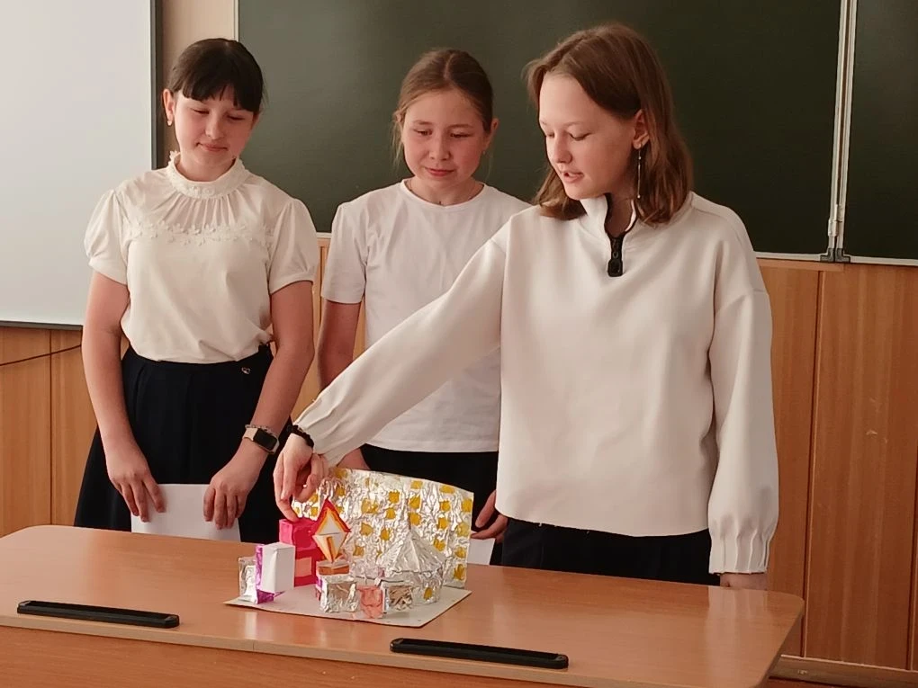 На последних уроках математики в 5 «А» классе прошла защита проектов «Город, который мы строим». Реб
