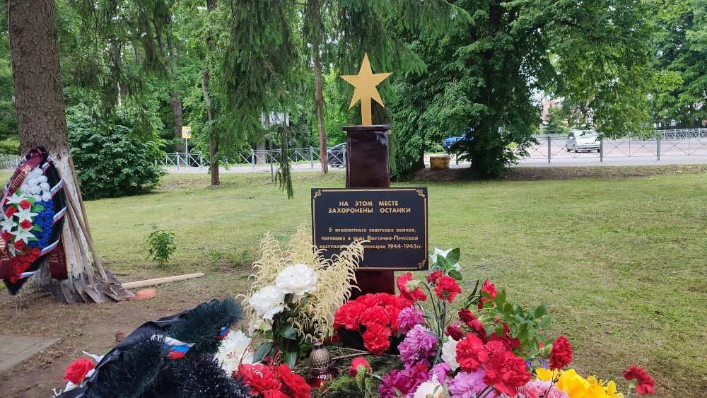 🎖В посёлке Ясная Поляна на мемориальном комплексе торжественно перезахоронили останки советских вои