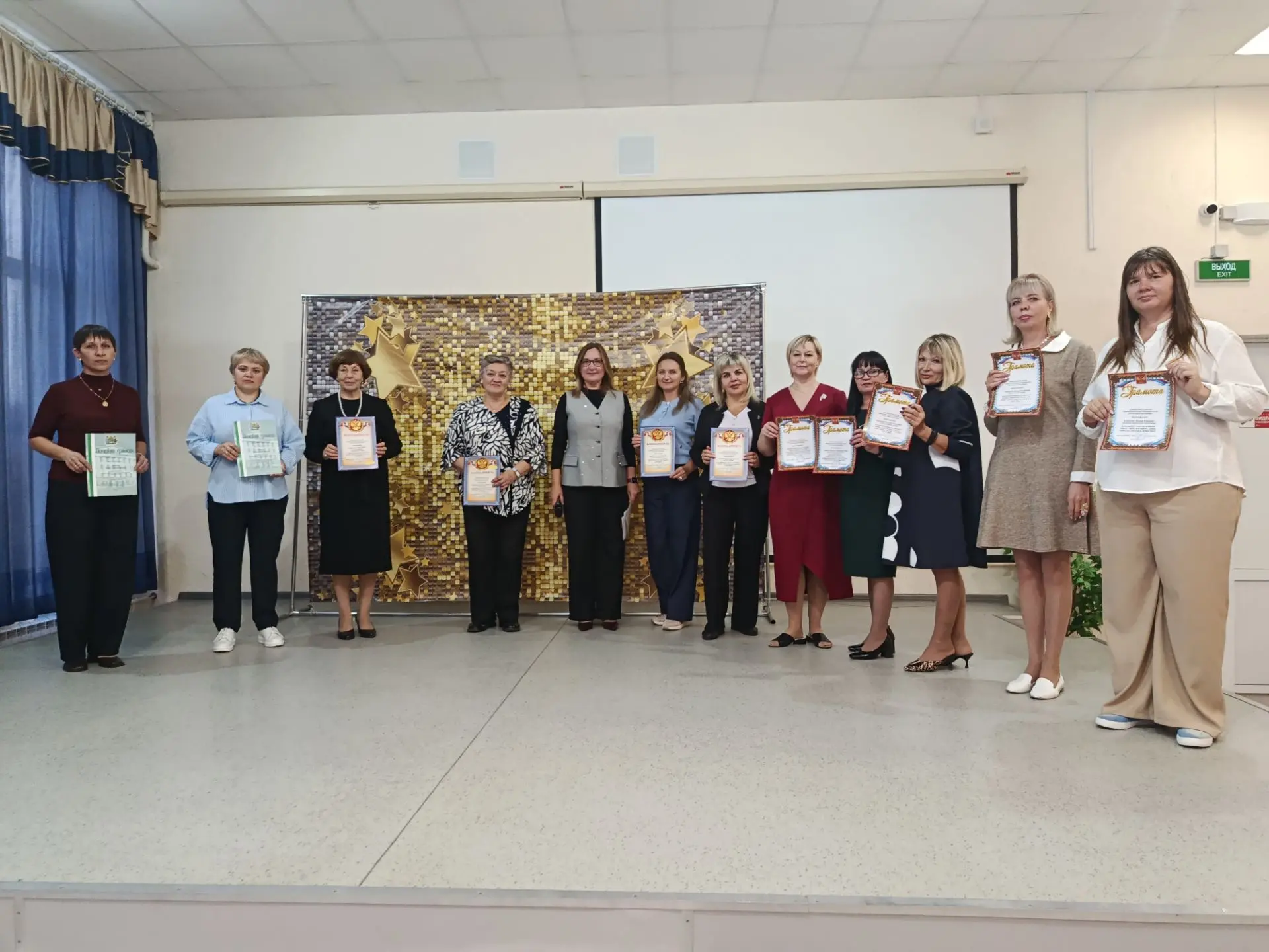 🍁✨5 октября по случаю Дня Учителя в Центре образования прошёл праздничный концерт!