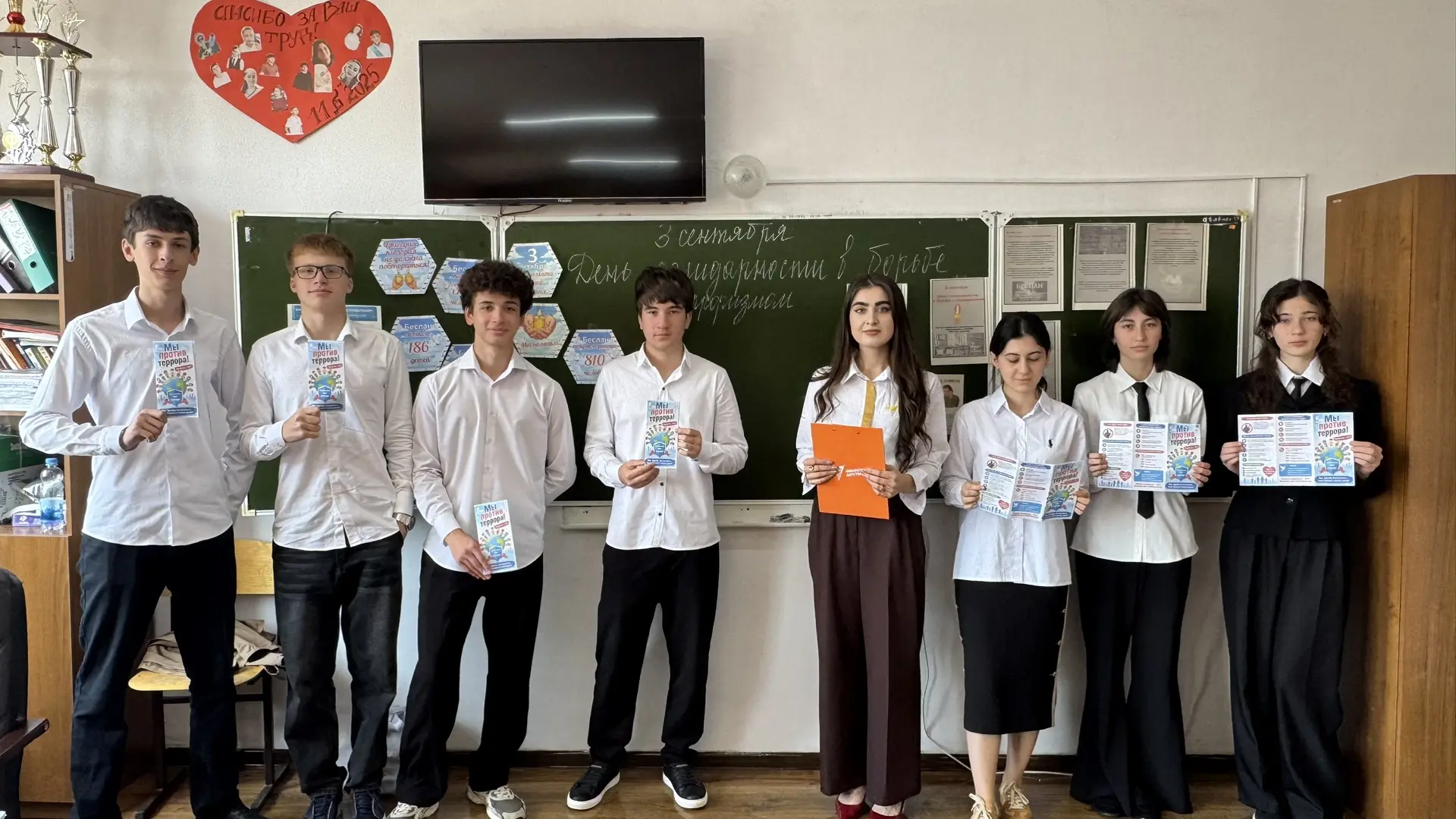 Сегодня, 3 сентября, в нашей школе прошли мероприятия, приуроченные ко Дню солидарности...