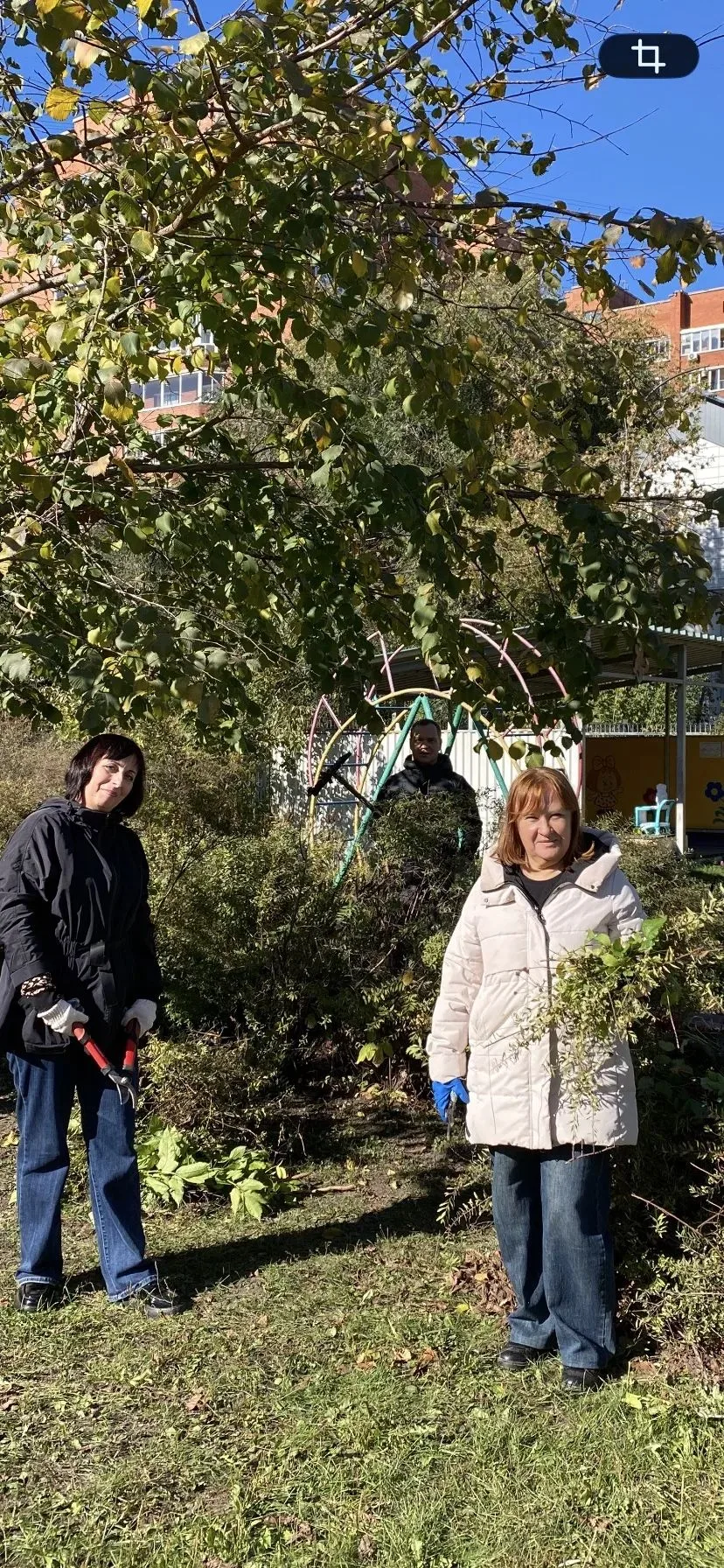 Сегодня в нашем детском саду прошёл традиционный осенний субботник.