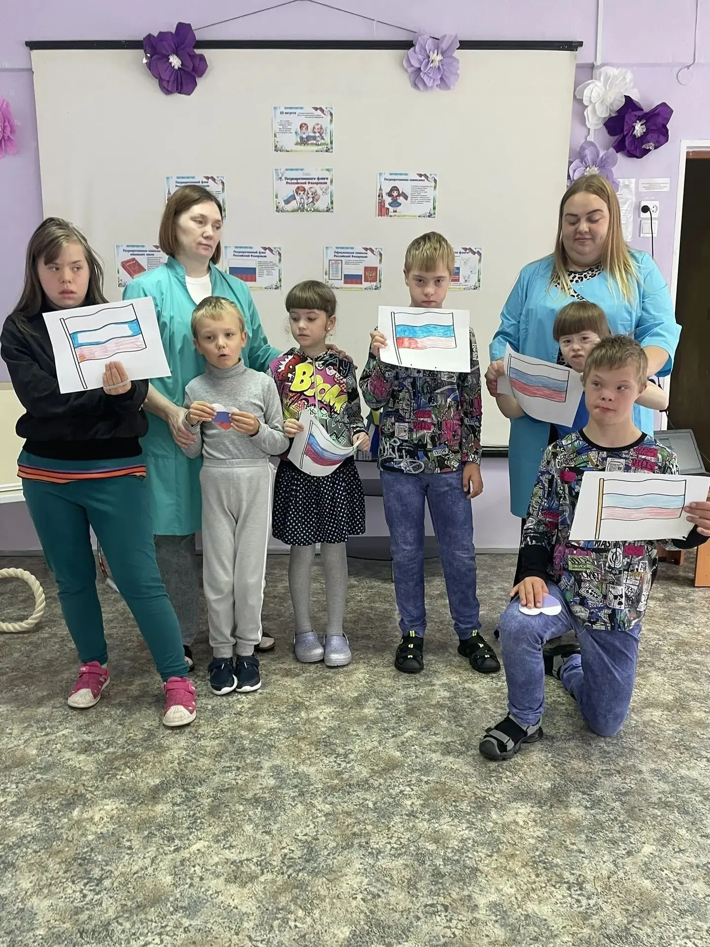 В ЛОГАУ "Бокситогорский КЦСОН" прошло мероприятие, приуроченное ко Дню Государственного...