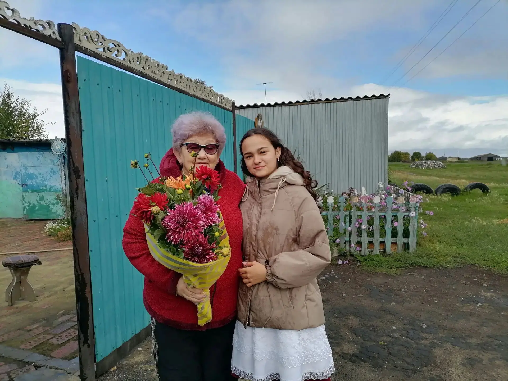 🍂Тёплые слова в День знаний: наши волонтёры поздравили ветеранов педагогического труда🍂