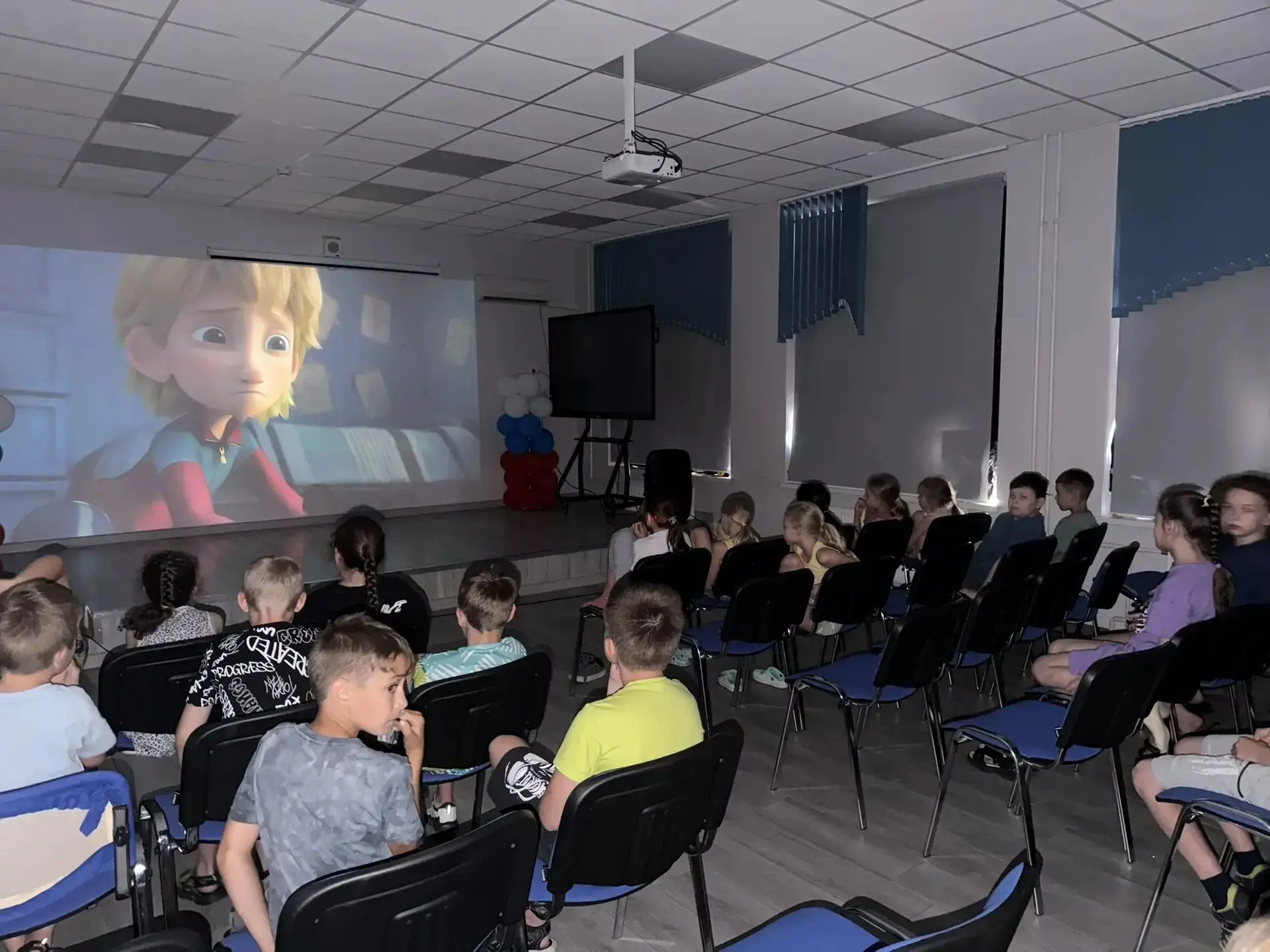 🤩🤩🤩 
Сегодня был очень насыщенный и весёлый день

Сначала мы посмотрели мультфильм "Флибубу"

А з
