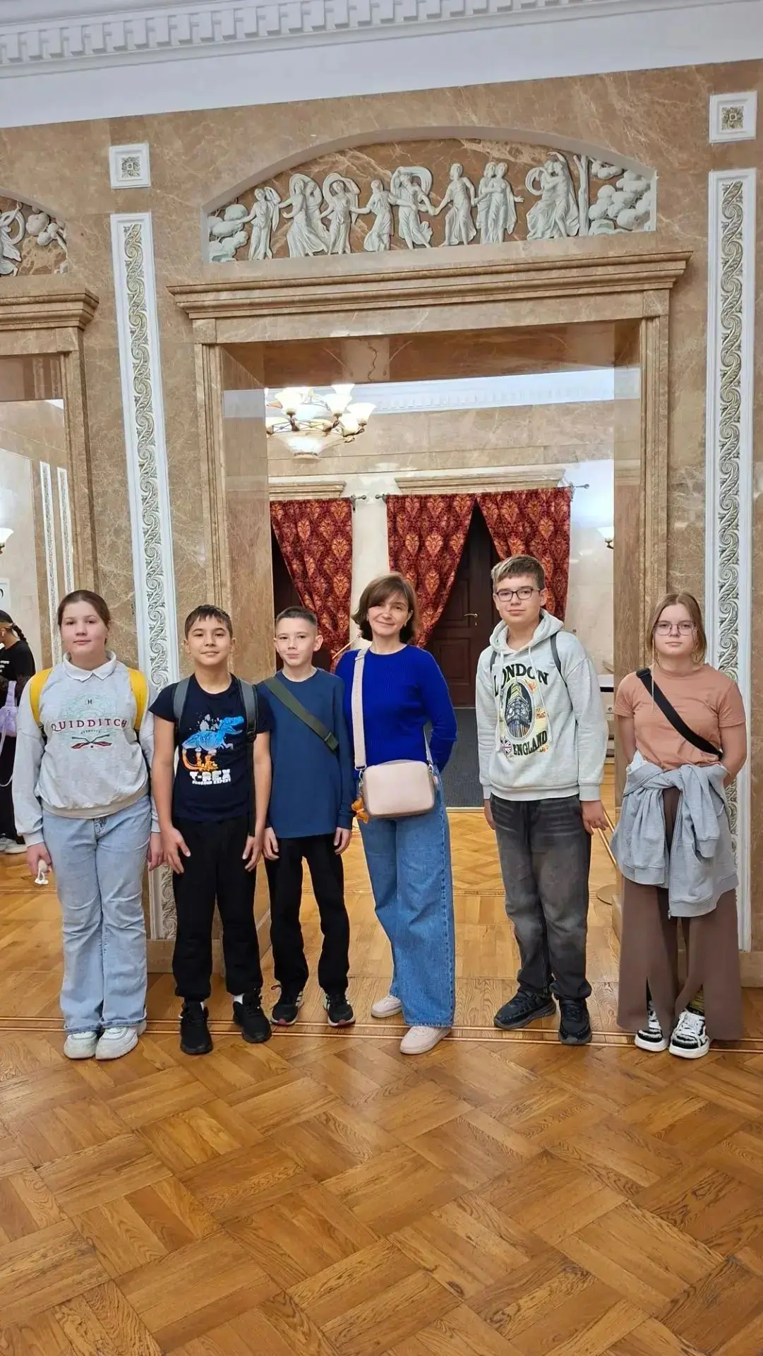 Учащиеся 5 «Б» класса посетили музыкальный спектакль «Каштанка» по мотивам рассказа А. ...