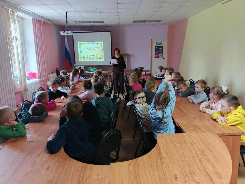 В детских объединениях «Город профессий» и «Тестопластика» в группах «Буратино», «Чипол...