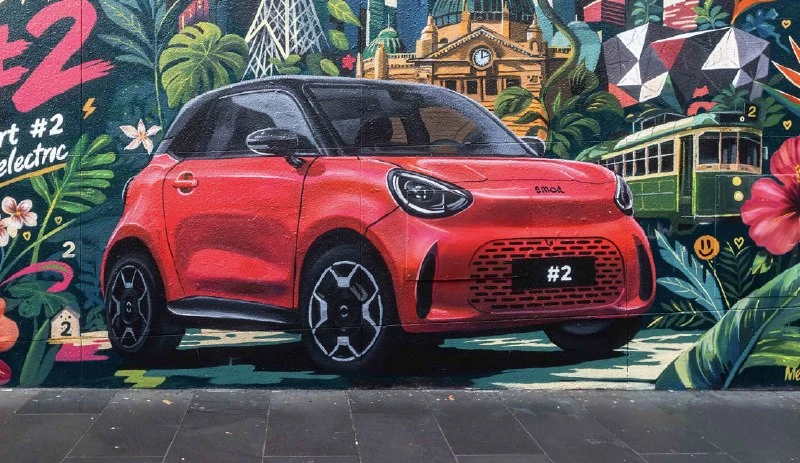 Smart показал преемника fortwo с помощью стрит-арта 🚗🎨  
Вместо официальных фото дизайн серийной в