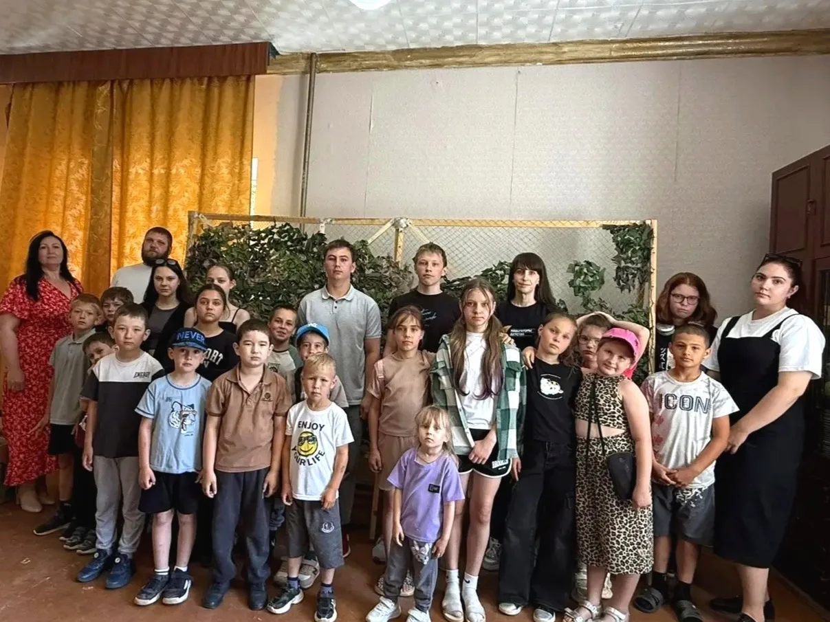 🇷🇺 Делаем добрые дела вместе! 🤝

Сегодня особенный день! Ребята из пришкольного лагеря «Мы вместе