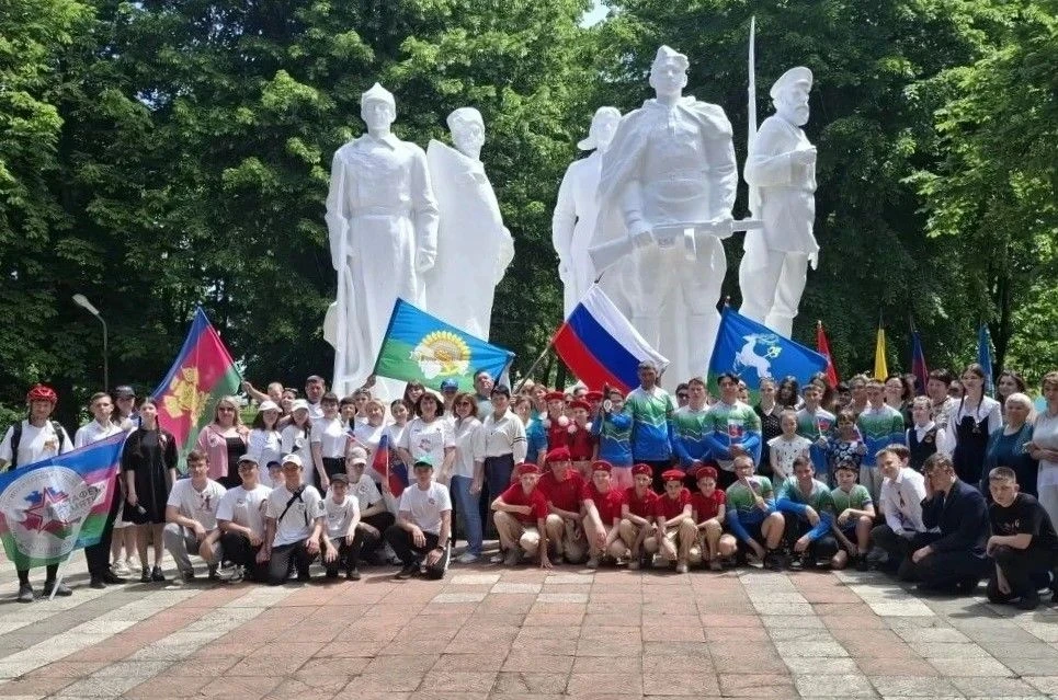 🚴‍♂️ Послание потомкам в капсуле времени пересекло Кавказский район   🤝 Две группы велосипедистов — 