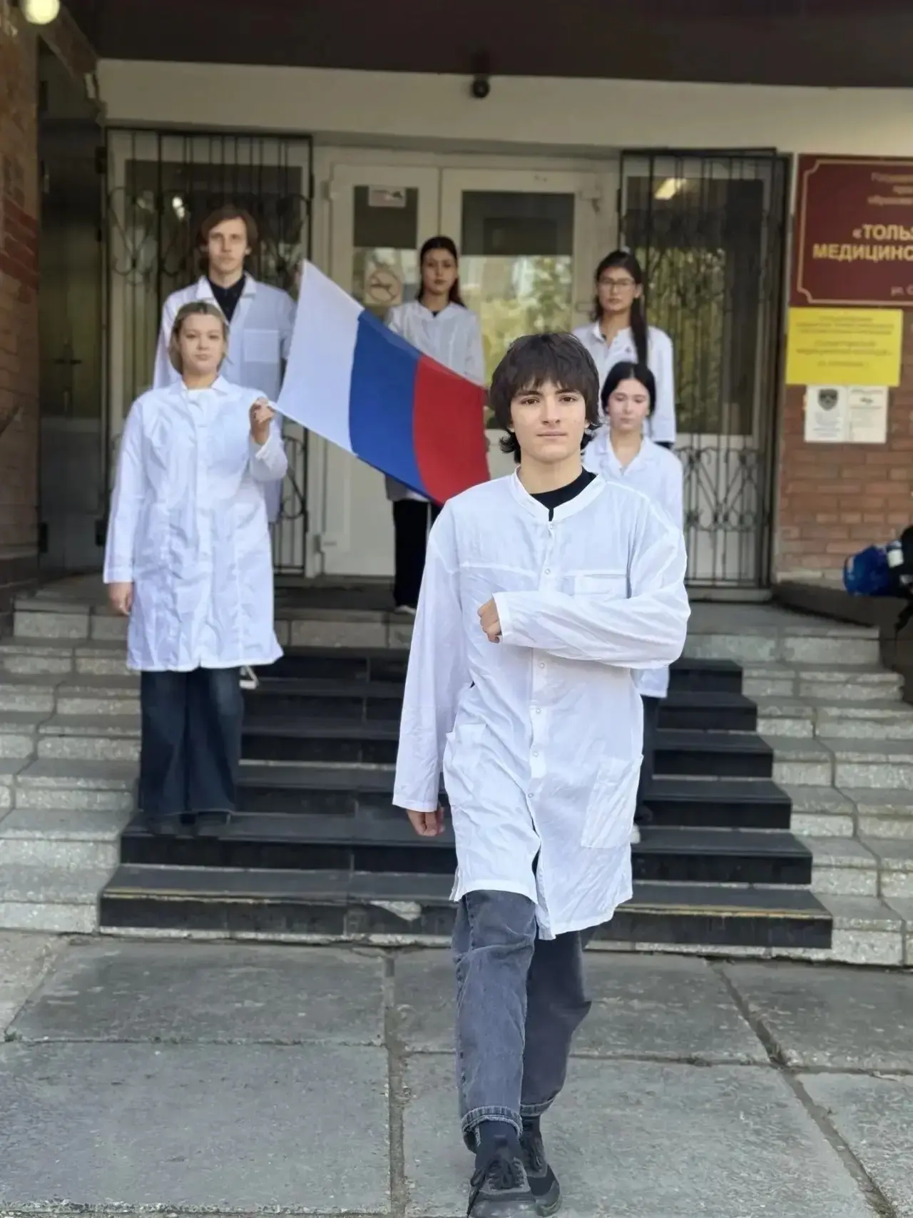 Церемония поднятия Государственного флага Российской Федерации.