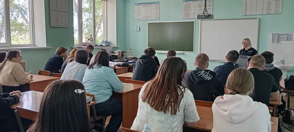 В техникуме прошла профилактическая встреча с сотрудником ЛО МВД на ст. Ртищево: наркотики, мотоцикл