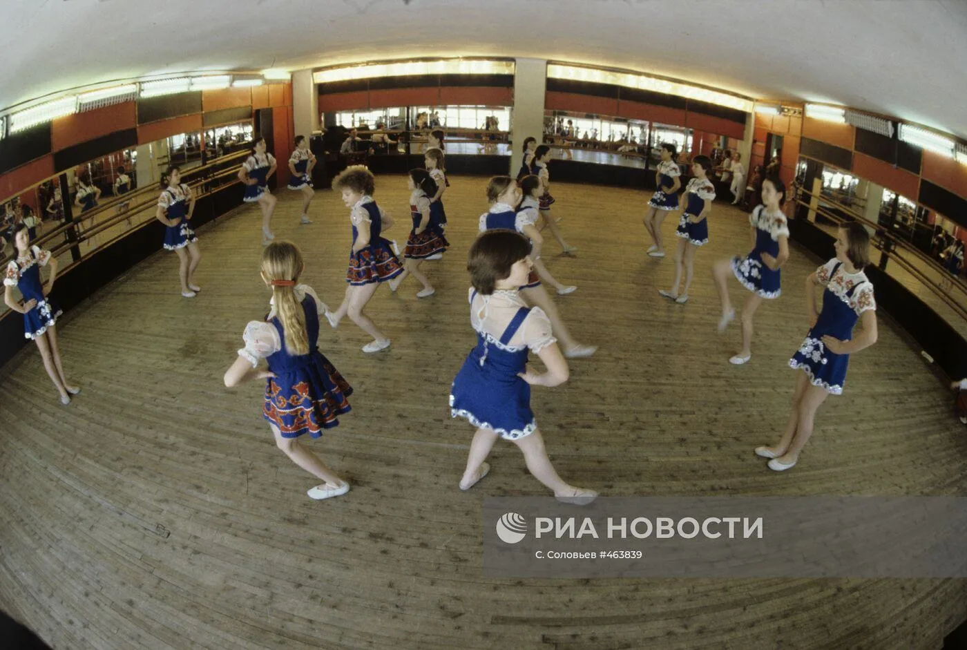 1984 год, репетиция детского хореографического ансамбля Дома культуры "Энергетик"