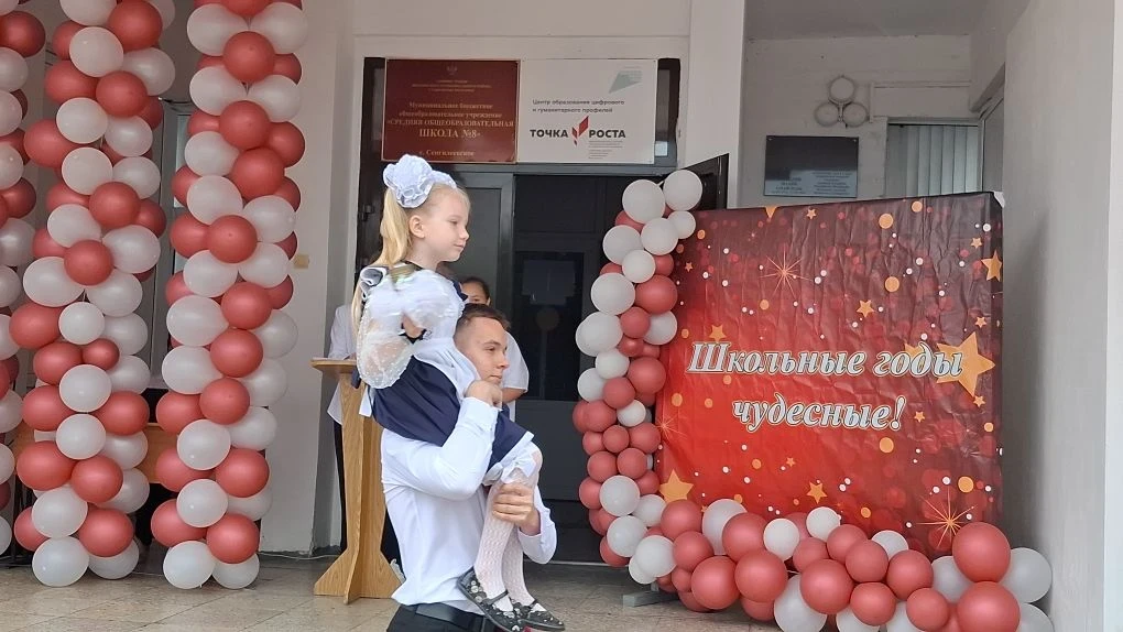 26 мая прозвенел последний звонок для 47 девятиклассников и 11 одиннадцатиклассников. Р...