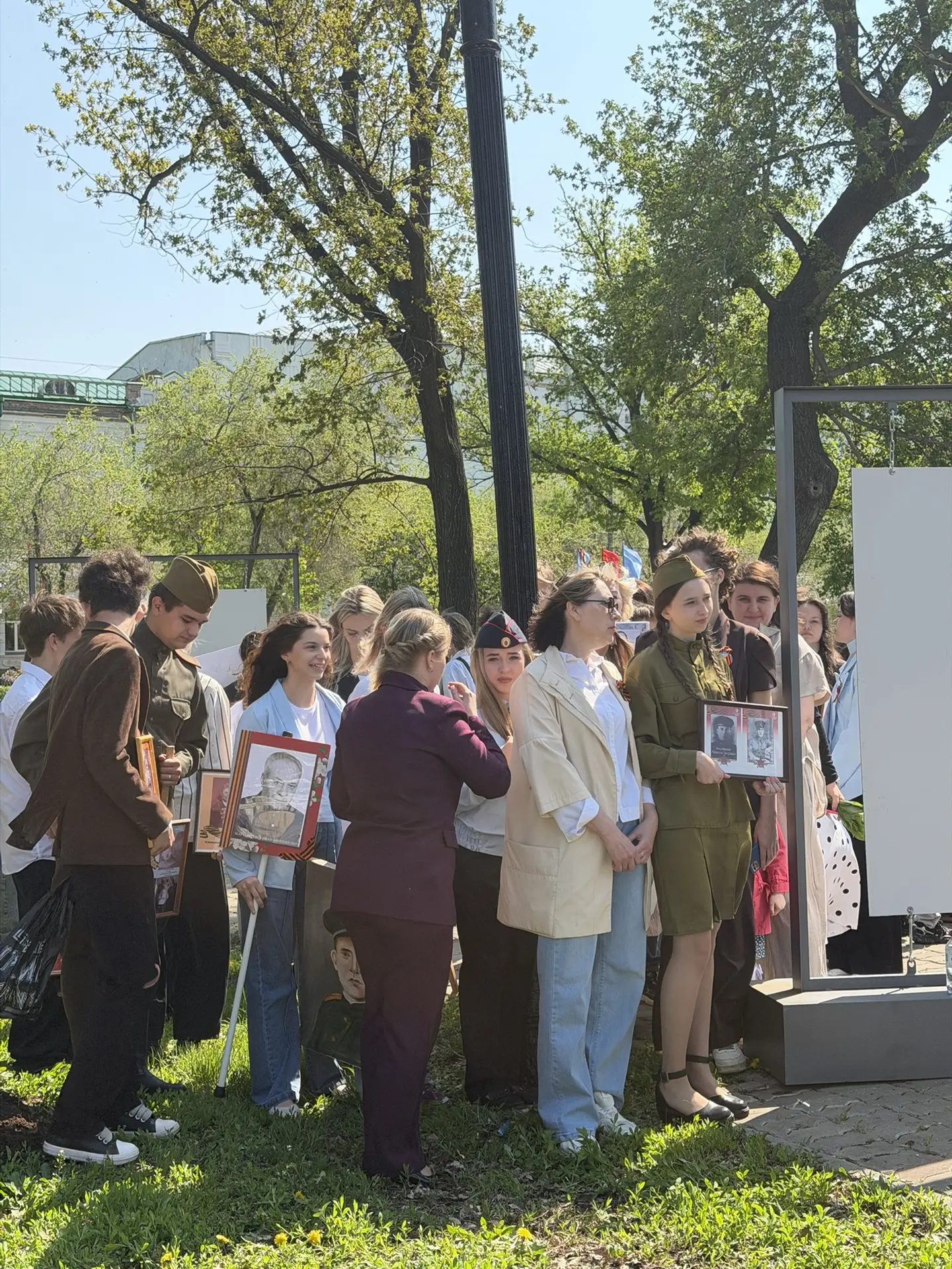 Бессмертный полк в этом году проходит в онлайн-формате. Оренбуржцы выходят в прямой эфир областного 