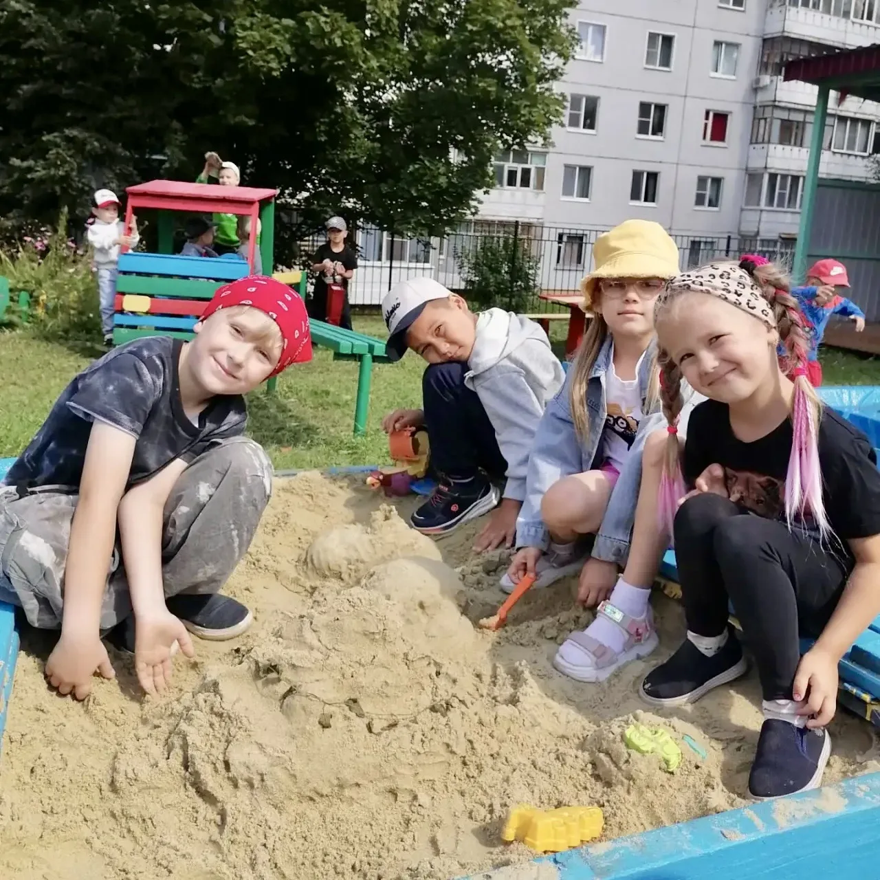 Прогулка в детском саду — это настоящий мир веселья и открытий!