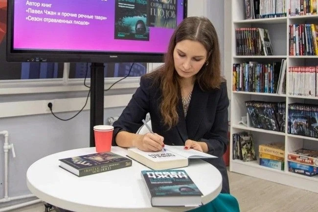 📚 Миллионные тиражи и успех во Франции: в Салехард приедет известная писательница Вера Богданова  18