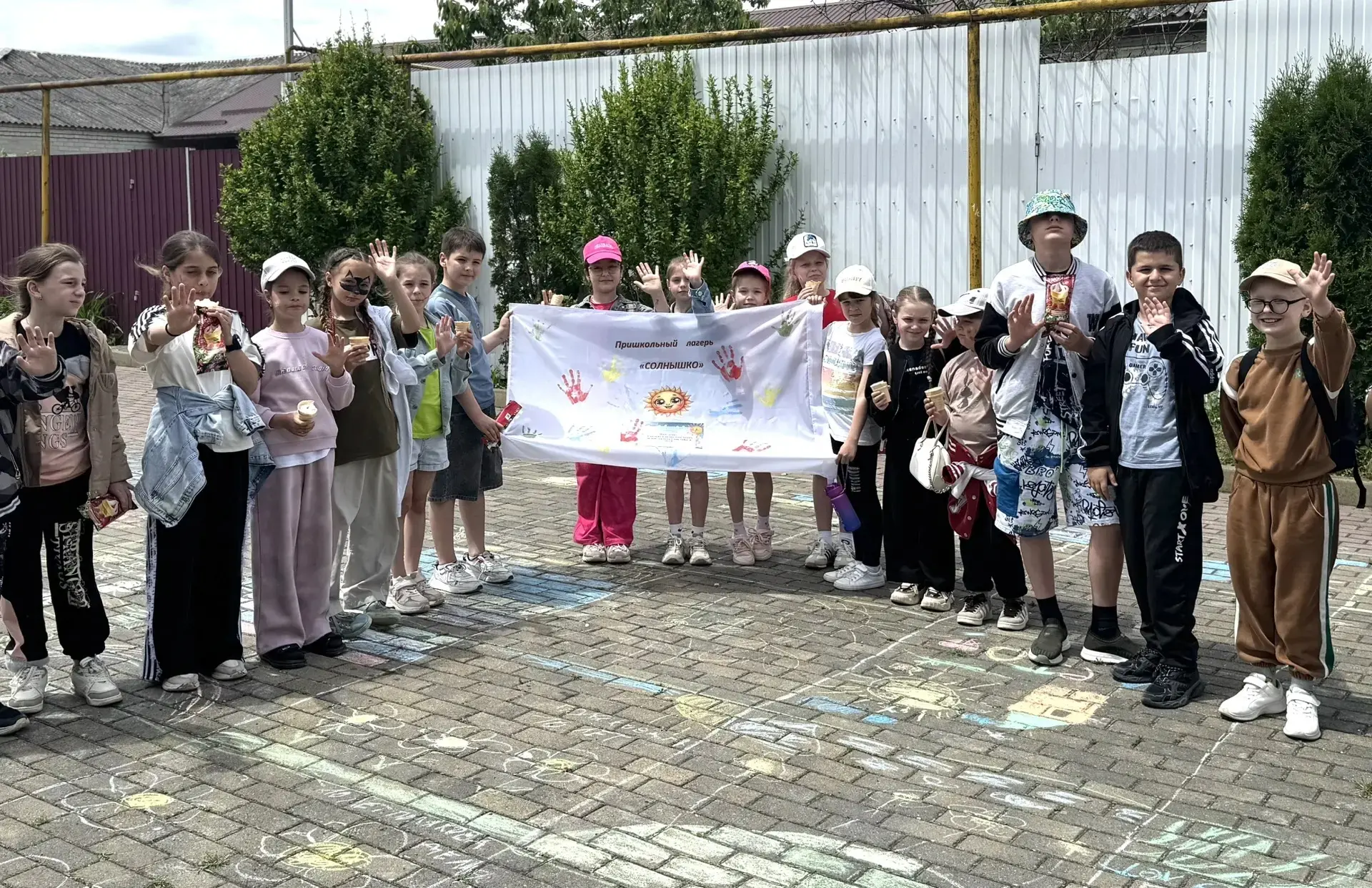 1 июня, в День защиты детей, для наших учеников распахнул свои двери пришкольный лагерь...