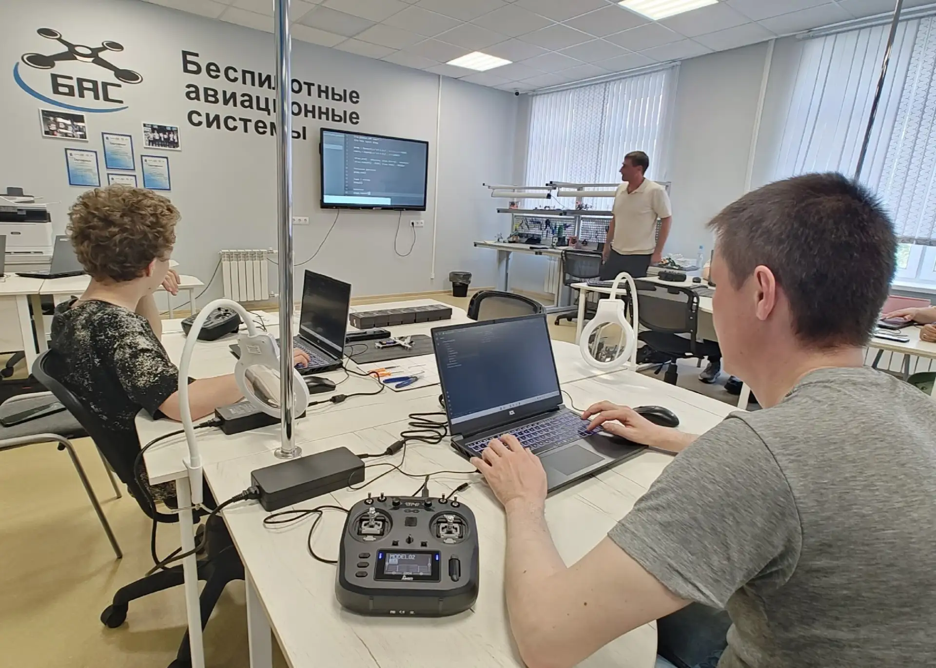 7 мая в школе № 77 города Саратова состоялся мастер-класс «Основы программирования беспилотных летат