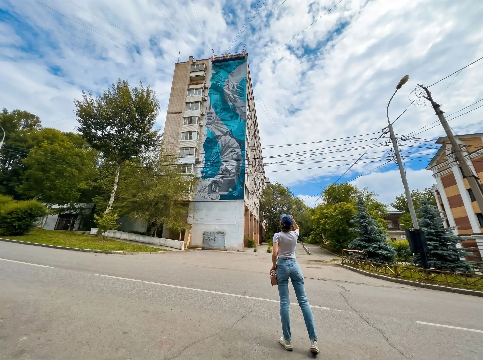 Хабаровск становится ещё ярче! 

Гуляя по городу, можно не только любоваться уже знакомыми достоприм