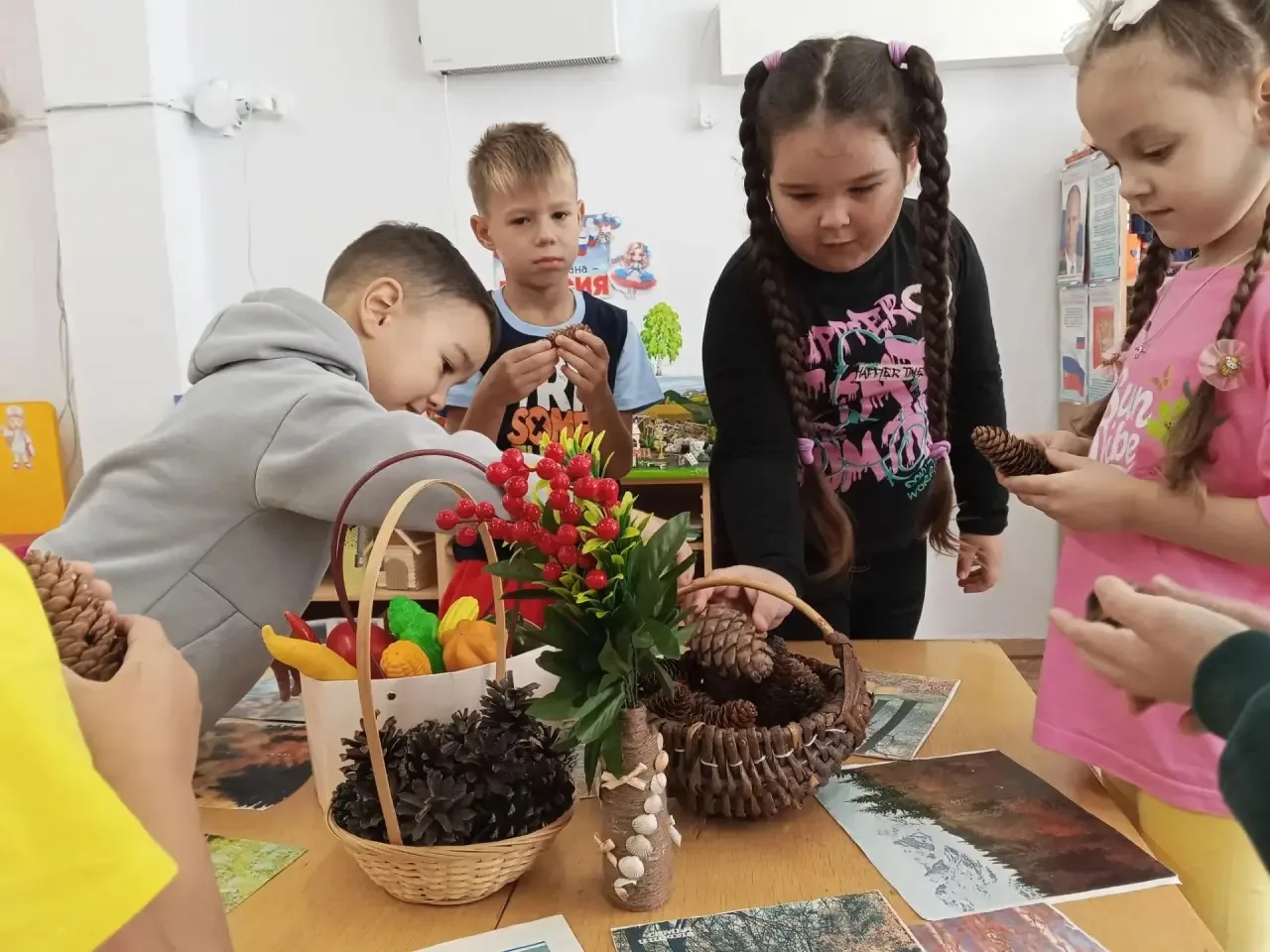 Наша группа «Непоседы» превратилась в настоящую осеннюю мастерскую! ☀️🍂 Утром, загляну...