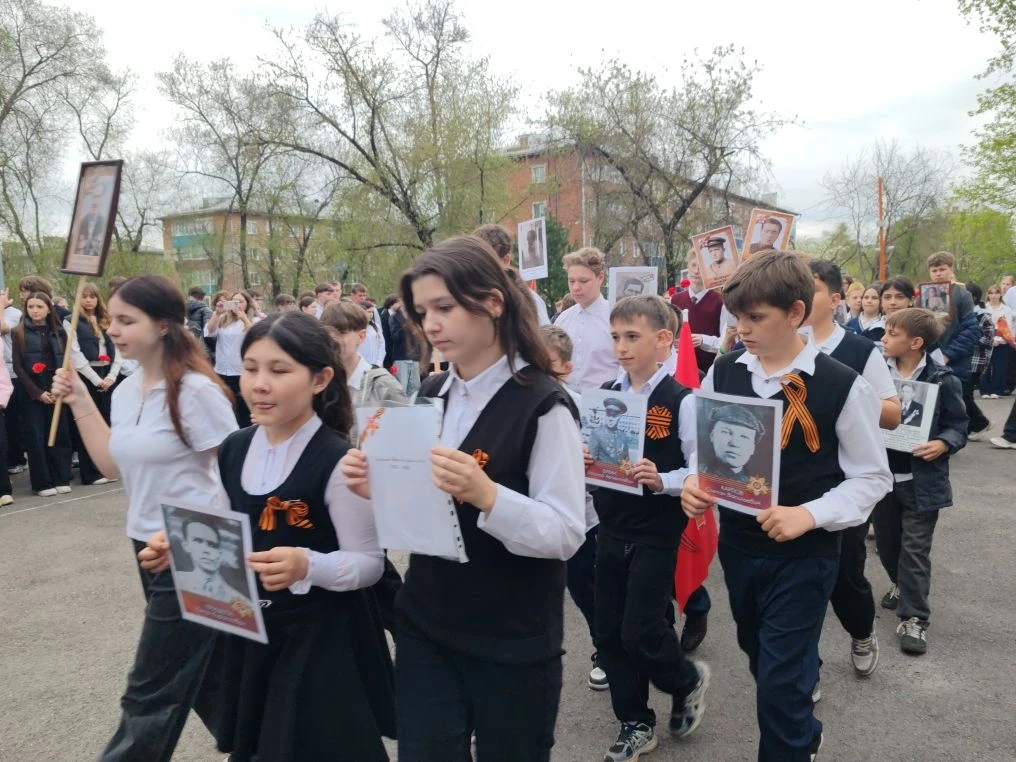 В Сердцах Наших – Вечная Память! 🕯️ Шествие Бессмертного Полка в нашей школе.  Накануне священного д