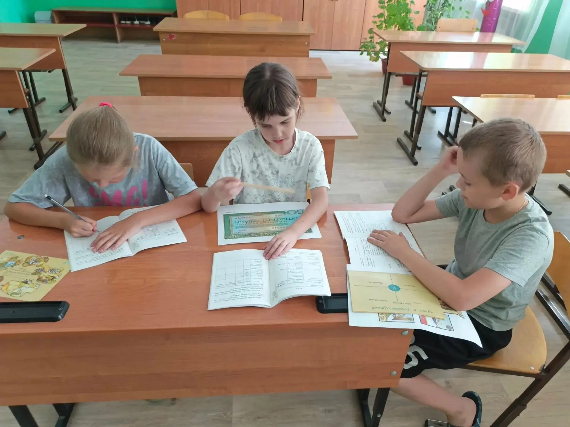 «Устами младенца, песни народов и секреты бюджета: день открытий в "Солнцеграде"»
Сегодня в пришколь